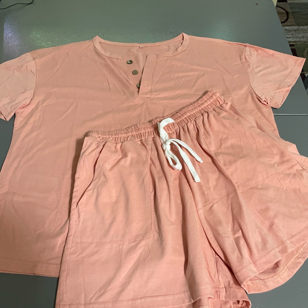 Women’s Two Piece Short Set Size Large